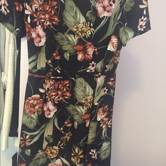 Forever 21 floral wrap dress - Picture 4 of 4